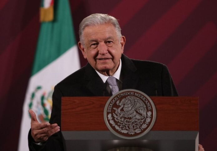 AMLO critica cobros