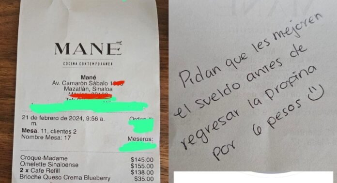 Cliente exhibe a mesero